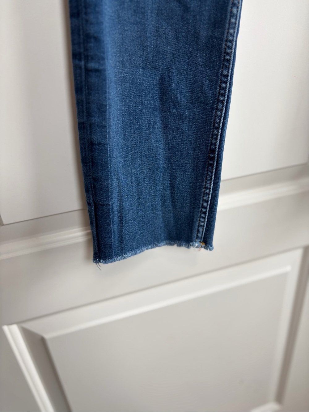 Vineyard Vines High Rise Straight Crop Jamie Jeans with Side Contrast Stripe - Picture 7 of 10
